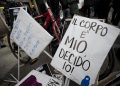La manifestazione organizzata dal collettivo femminista "Non una di meno" in occasione del 8 marzo festa delle donne a piazza Madonna di Loreto, 8 marzo 2018 a Roma. ANSA/MASSIMO PERCOSSI