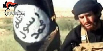 Un foreign fighter dell'Isis in un filmato dei carabinieri del Ros