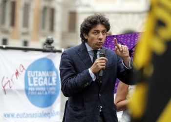 Marco Cappato raccoglie firme per la legalizzazione dell'eutanasia