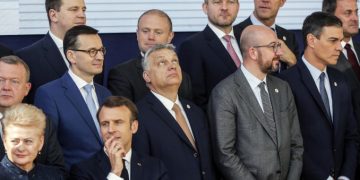 Viktor Orban, Emmanuel Macron e altri leader europei a Bruxelles