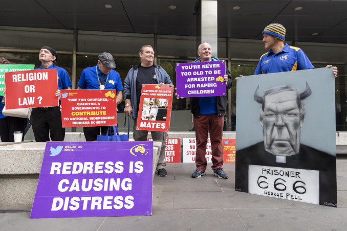 Contestazione contro il cardinale George Pell davanti al tribunale di Melbourne, Australia