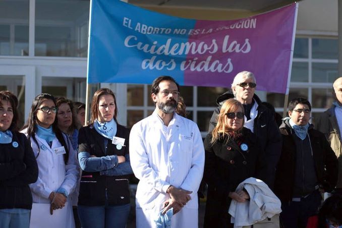 Argentina, cosa ci dice dell’aborto il caso del medico incriminato per aver salvato madre e figlio