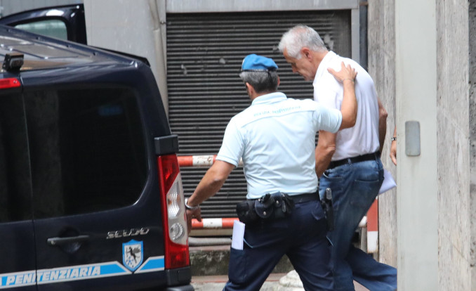 Formigoni all'ingresso dei Tribunale di sorveglianza di Milano