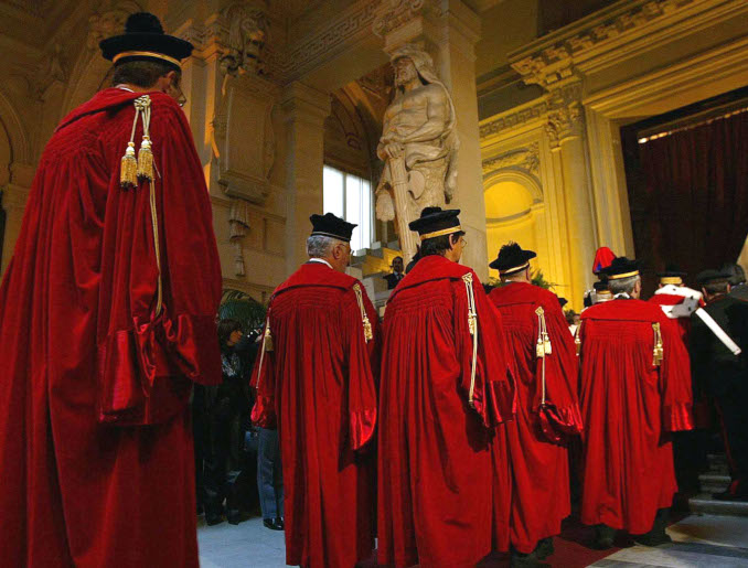 Il buio in cui è precipitata la nostra giustizia