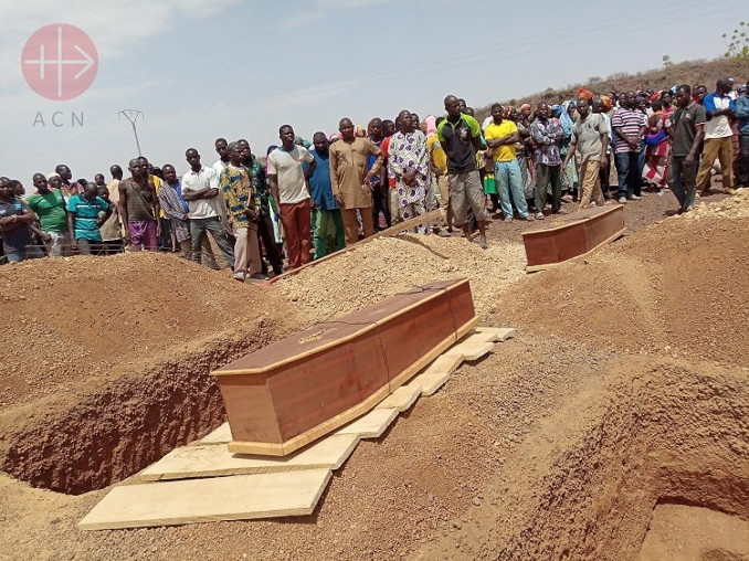 Funerali delle vittime dei terroristi islamici in Burkina Faso