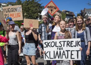 Greta Thunberg durante uno sciopero scolastico per il clima