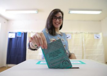 Voto al seggio per le elezioni regionali in Umbria