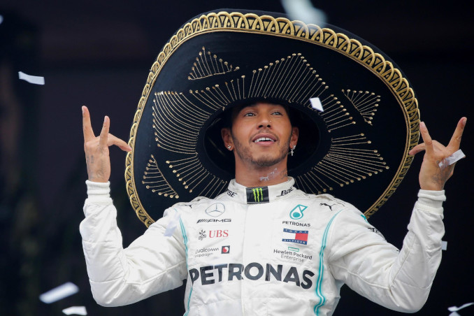 Lewis Hamilton sul podio del Gran Premio del Messico