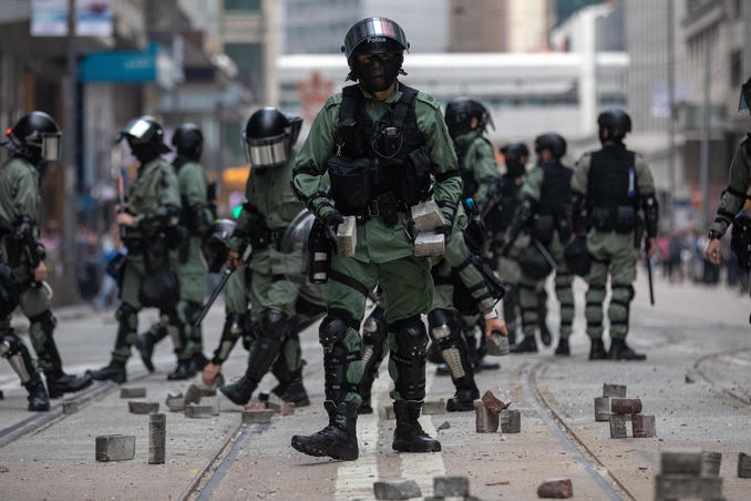 hong kong polizia violenza