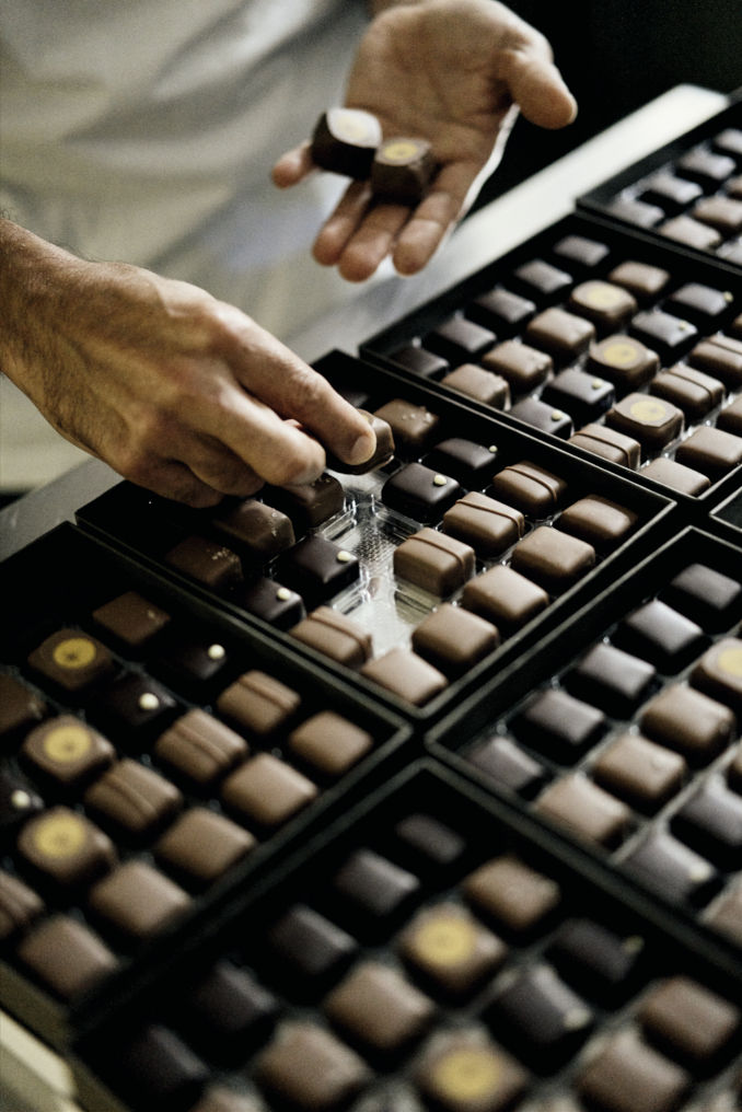 Praline Giotto, pasticciere al confezionamento