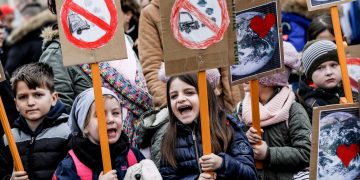epa07470290 Children take part in a 'Fridays for Future' demonstration against climate change in Berlin, Germany, 29 March 2019. Students across the world are taking part in a strike movement called #FridayForFuture which takes place every Friday. The movement was sparked by Greta Thunberg of Sweden, a sixteen year old climate activist, who has been protesting for climate action and the implementation of the Paris Agreement outside the Swedish parliament every Friday since August 2018.  EPA/FELIPE TRUEBA
