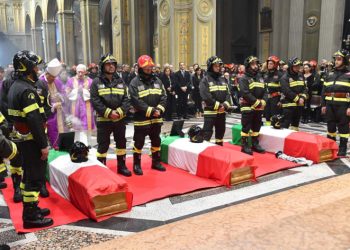Il funerale dei tre vigili del fuoco morti nell'esplosione di una cascina a Quargneto, Alessandria