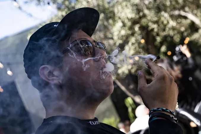 L’Illinois legalizza l’erba che non discrimina. E buon flop gli faccia