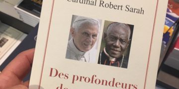 Il libro sul sacerdozio firmato da Benedetto XVI e Robert Sarah nell'edizione francese