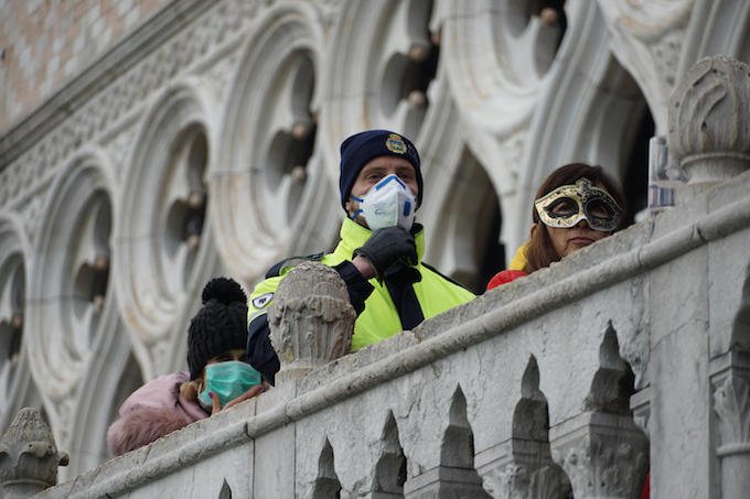 Caro Spadaro, perché con la scusa del coronavirus te la prendi coi sovranisti?