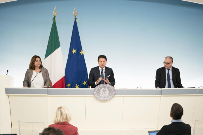 Conferenza stampa di presentazione del decreto Cura Italia