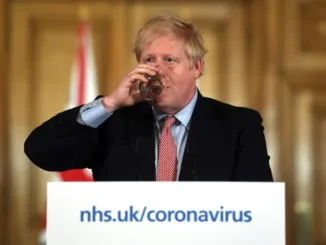 Boris Johnson alla conferenza stampa sul coronavirus