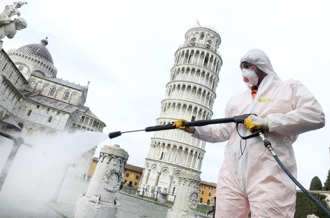 Sanificazione contro il coronavirus a Pisa