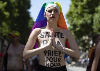 Manifestazione a favore della fecondazione assistita per lesbiche e single in Francia