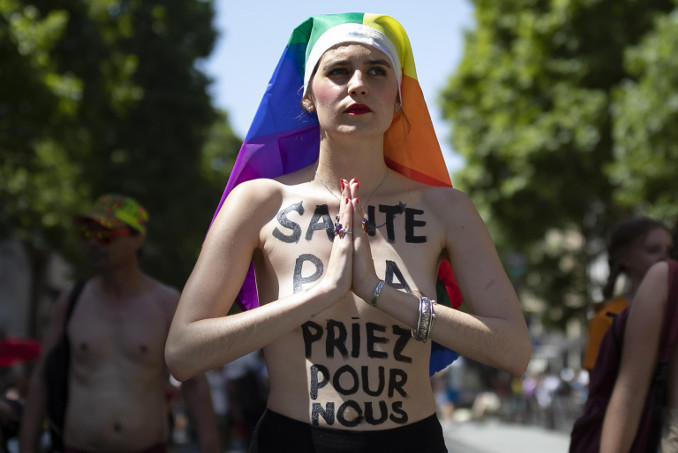 Manifestazione a favore della fecondazione assistita per lesbiche e single in Francia