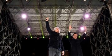 Beppe Grillo e Luigi Di Maio in campagna elettorale per il M5s