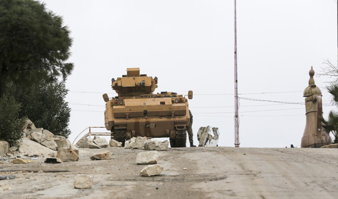 Tank per le strade di Idlib in Siria