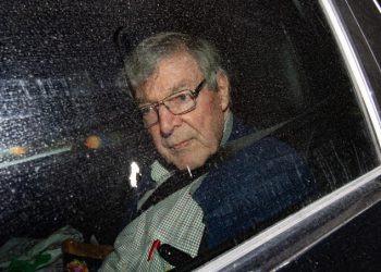 George Pell in auto dopo l'assoluzione e la liberazione dal carcere