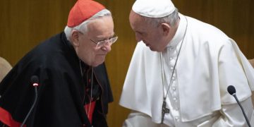 Il presidente della Cei cardinale Gualtiero Bassetti con papa Francesco