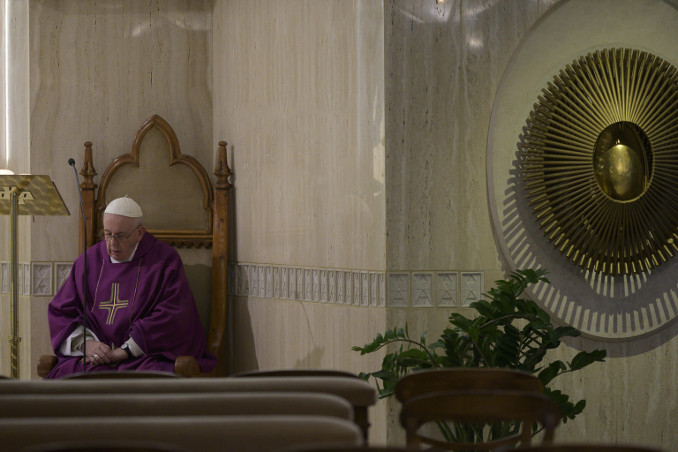 Papa Francesco durante una Messa a Santa Marta