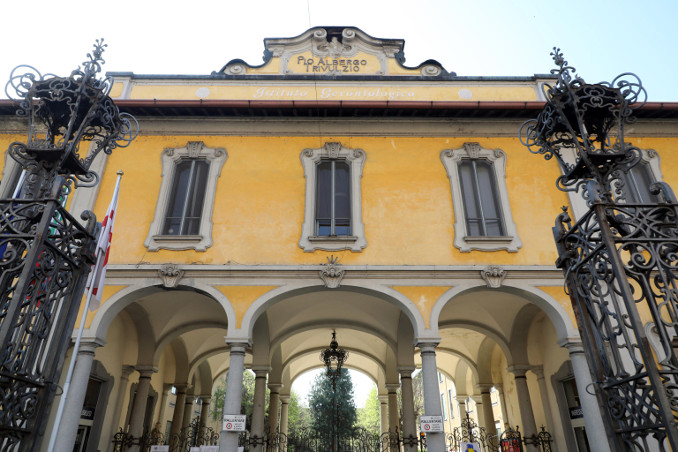 Ingresso del Pio Albergo Trivulzio a Milano