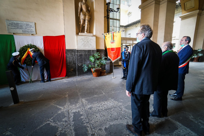 Celebrazione del 25 aprile a Napoli con il sindaco De Magistris e il presidente Anpi locale