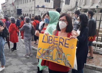 Manifestazione a Perugia 'Libere di scegliere' contro la decisione della Regione di modificare la delibera sull'aborto farmacologico, 21 giugno 2020. Ansa/Danilo Nardoni