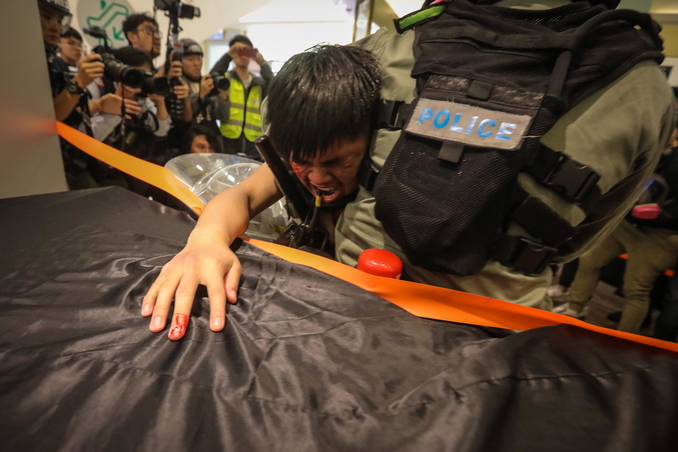 hong kong polizia proteste