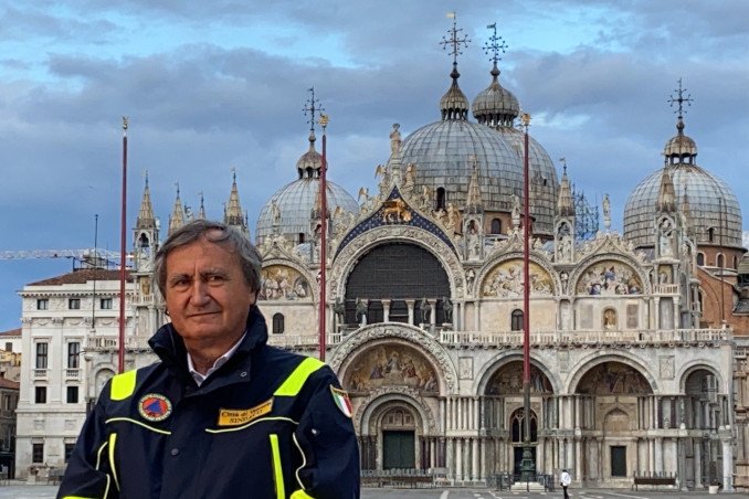 Luigi Brugnaro in piazza San Marco a Venezia