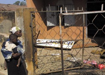 Le rovine di una chiesa data alle fiamme nel 2002 in Nigeria