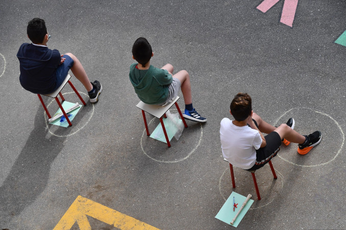 Alunni di scuola paritaria distanziati per l'emergenza coronavirus