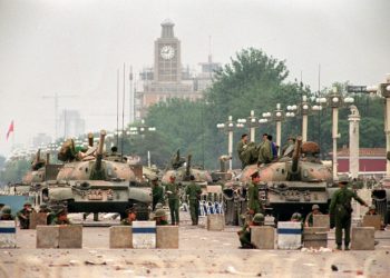 Tank cinesi in piazza Tienanmen nel 1989