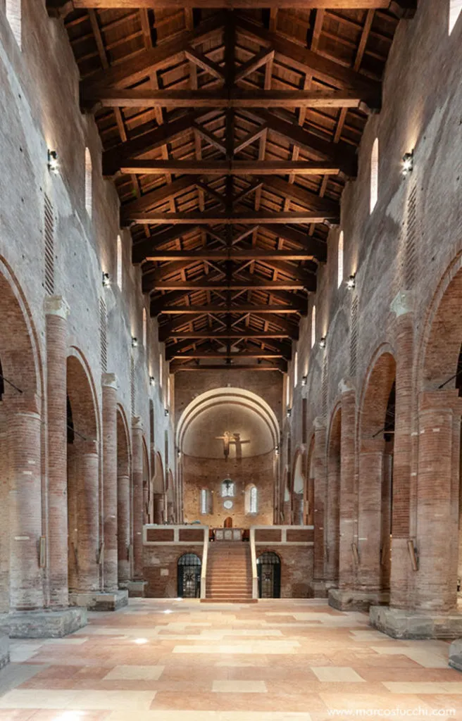 L'interno dell'Abbazia di Nonantola