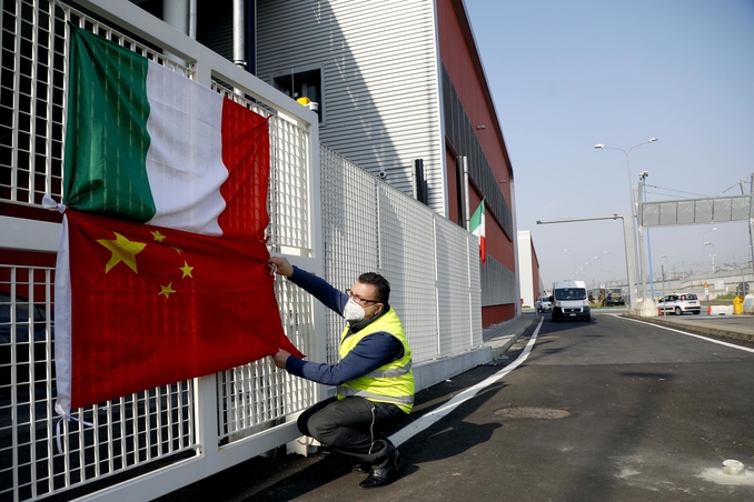 La missione del rover zhurong sul pianeta rosso è un messaggio al resto del mondo. Bandiera Italia Cina : Hong Kong La Pavida Italia Non Sa Da Che Parte Stare