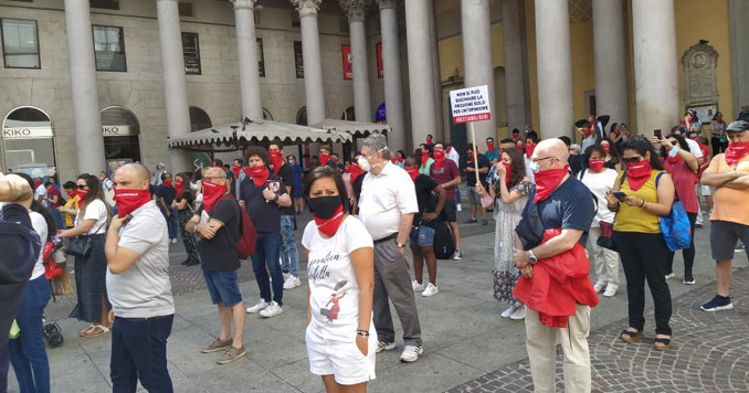 La manifestazione dell'11 luglio delle Sentinelle in piedi a Milano contro il ddl Zan sull'omofobia