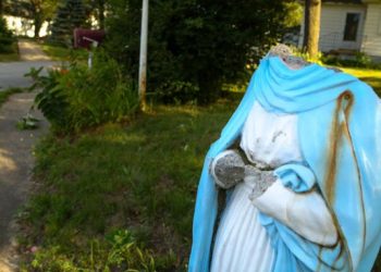 Statua di Maria vandalizzata a Gary, Indiana