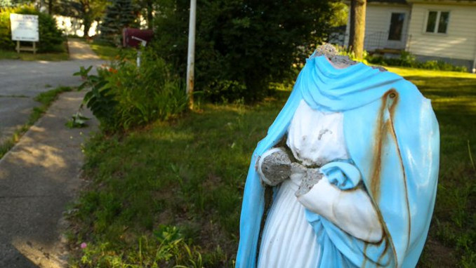 Statua di Maria vandalizzata a Gary, Indiana