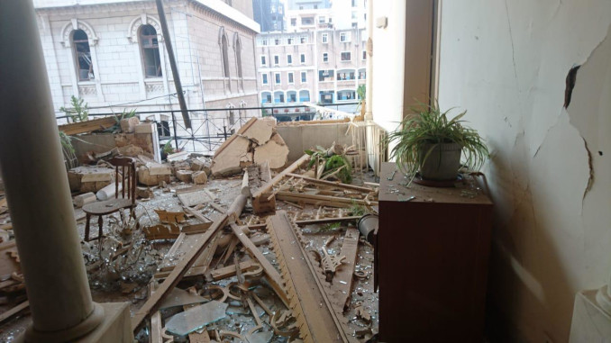 Convento dei francescani di Beirut danneggiato dall'esplosione nel porto della città