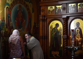 Confessione in una chiesa ortodossa a Sydney, Australia