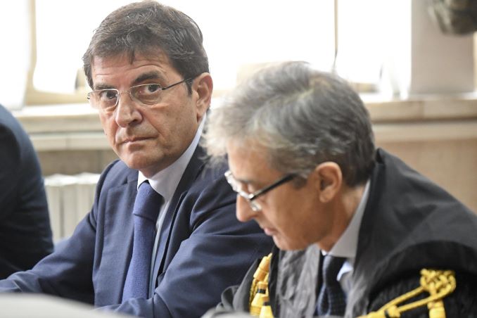 Se è innocente, basta una didascalia velenosa