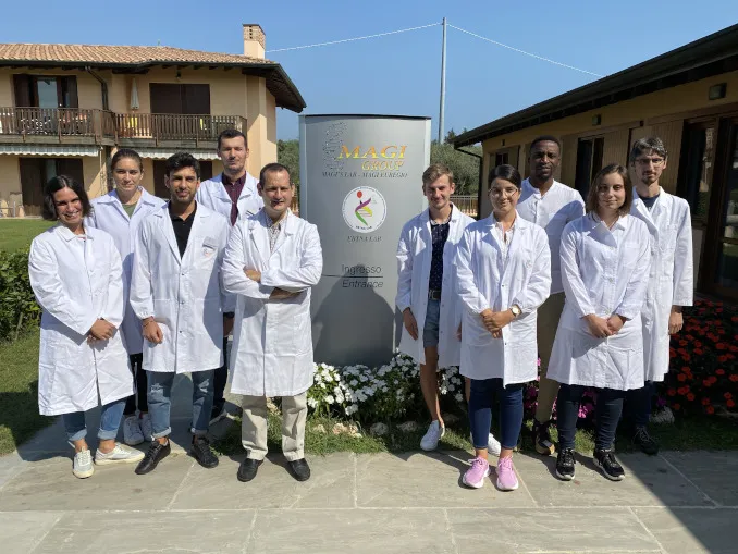 Matteo Bertelli con il team di Ebtna-Lab