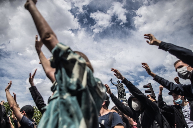 Finkielkraut: l’antirazzismo è «una camicia di forza al pensiero libero»