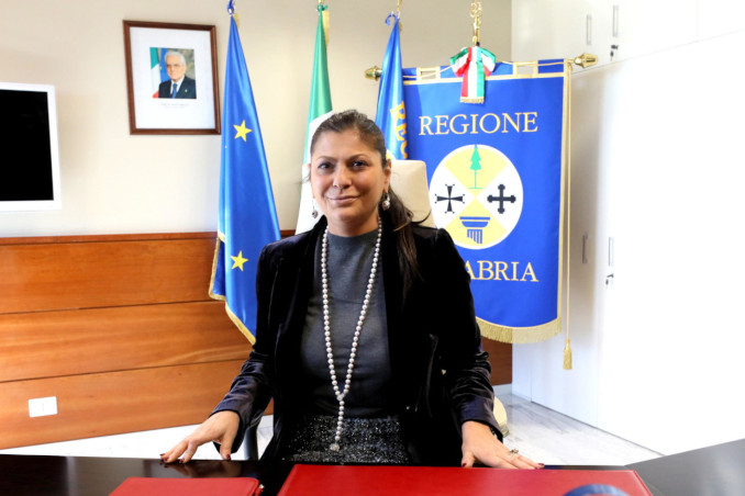 Jole Santelli nel suo ufficio in Regione Calabria