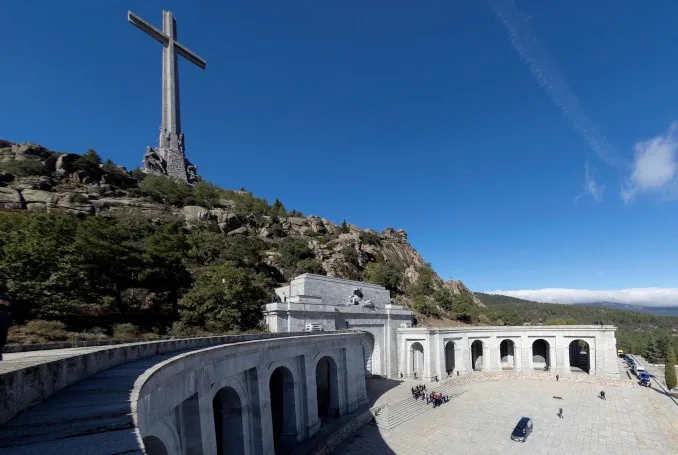 La riesumazione di Francesco Franco al memoriale della Valle de los Caidos