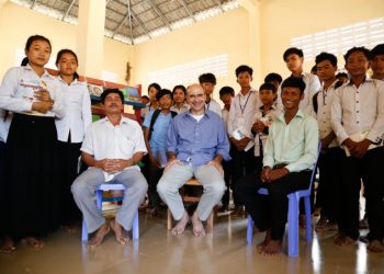 Padre Alberto Caccaro del Pime in missione in Cambogia